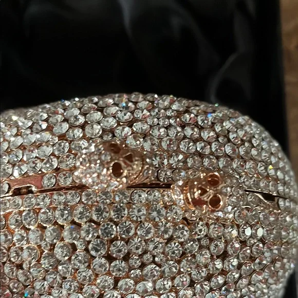 Sparkling Crystal Skull Clutch - Picture 2 of 9